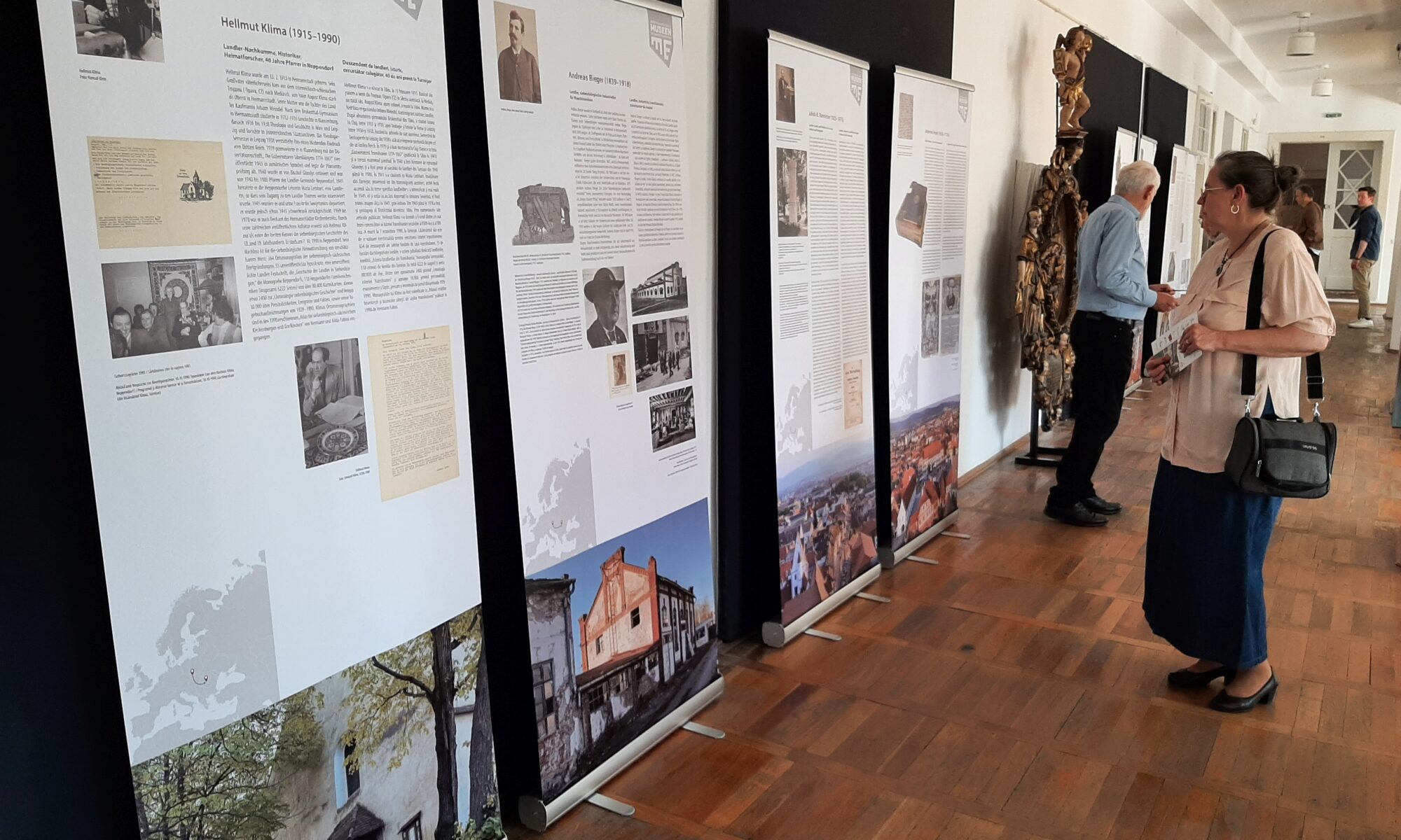 Eröffnung Ausstellung in Hermannstadt050523 Plakate