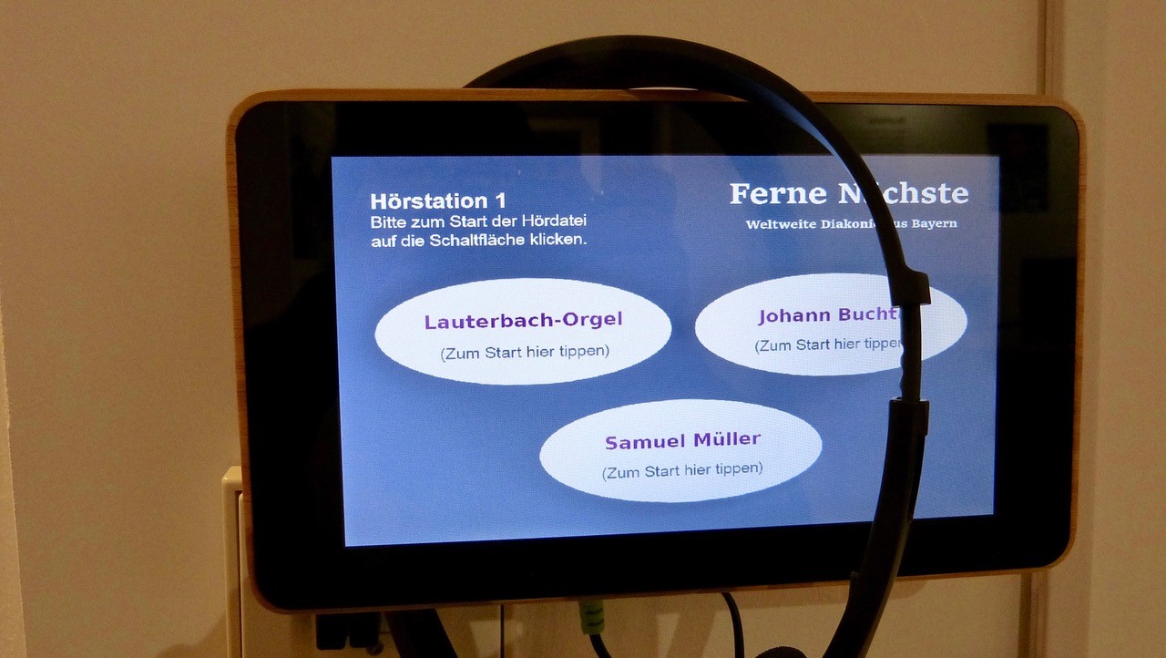 Hörstationen laden ein, Gesehenes zu vertiefen
